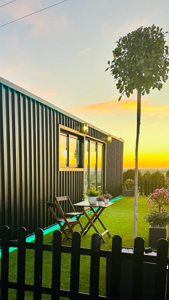 Casa contenedor Lovetainer, fachada con diseño modular